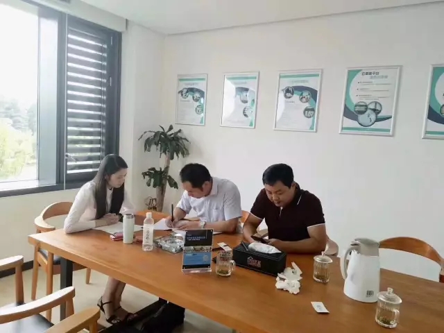 熱烈祝賀姜總、胡總簽約創綠家河南省市級代理！