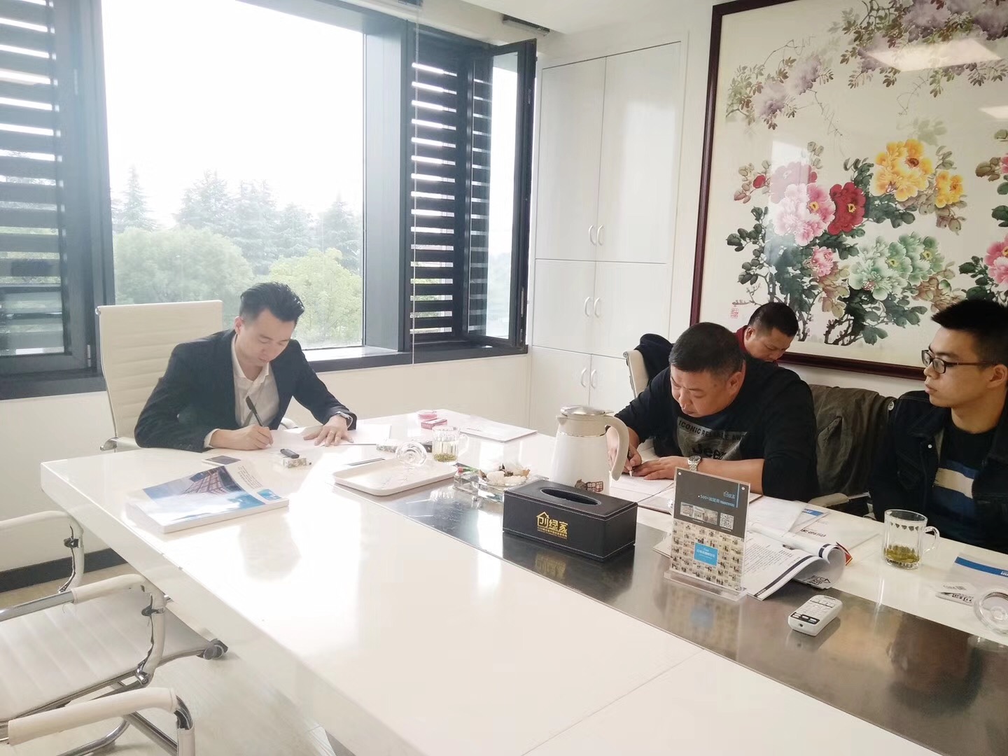 熱烈祝賀何總父子簽約創(chuàng)綠家江西省市級(jí)代理！