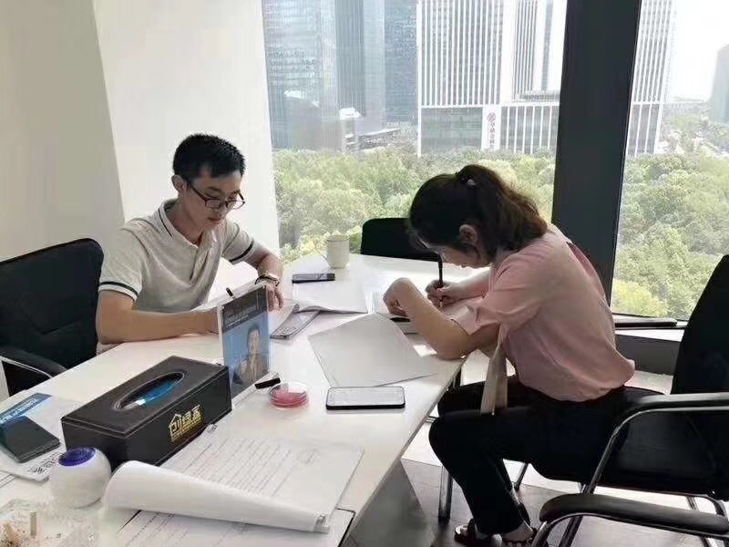 熱烈祝賀周總簽約創綠家重慶市區級代理！