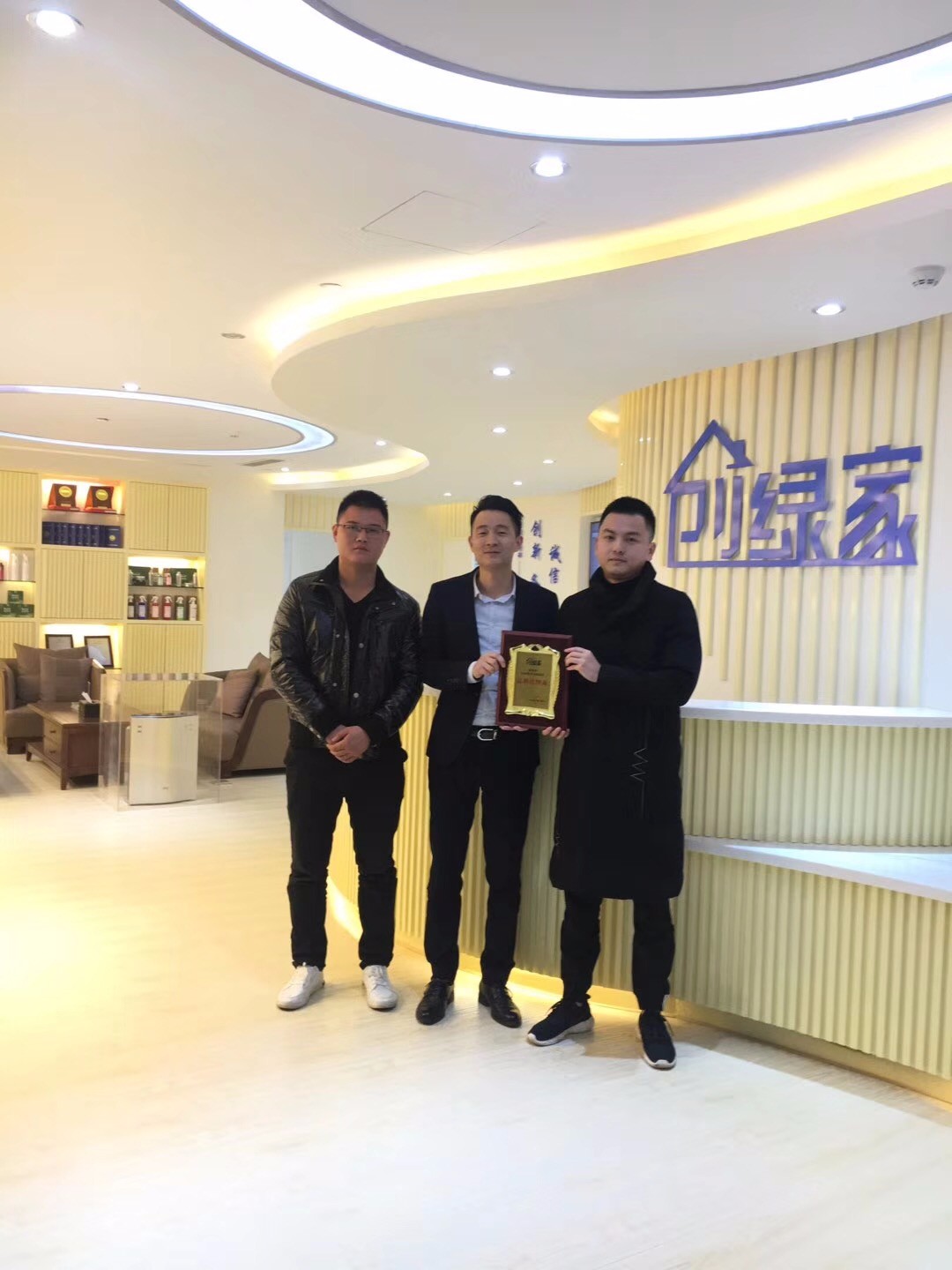 熱烈祝賀周總、楊總簽約創綠家海南省市級代理！