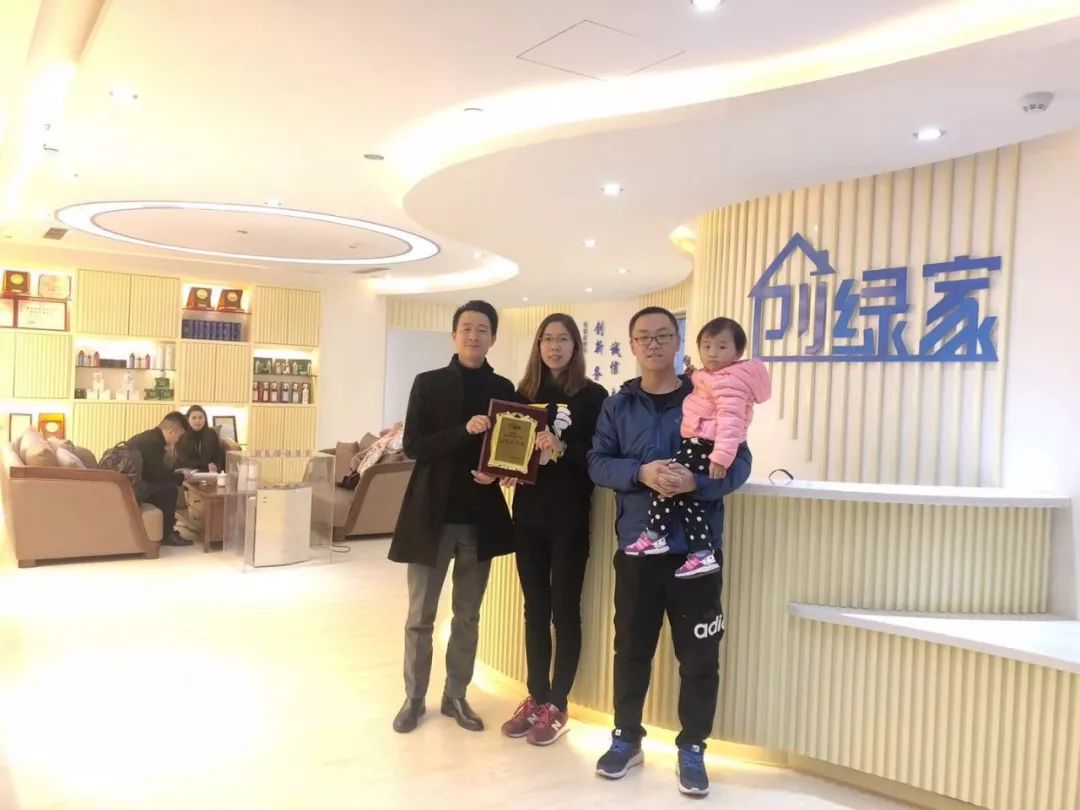 熱烈祝賀王總、張總夫婦簽約創綠家濟南市區級代理！